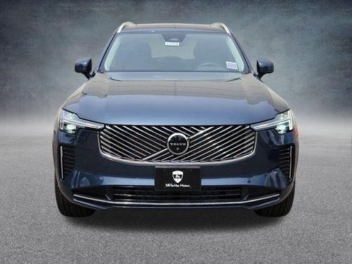 2025 Volvo XC90 B6 Plus 6-Seater