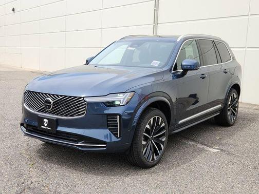 2025 Volvo XC90 B6 Plus 6-Seater
