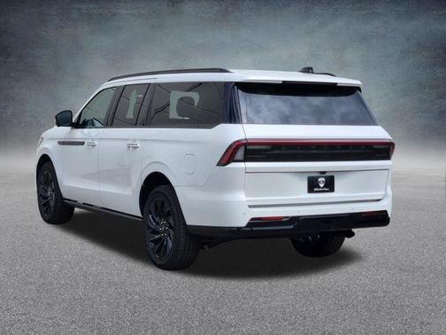 Star White 2026 Lincoln Navigator L Reserve