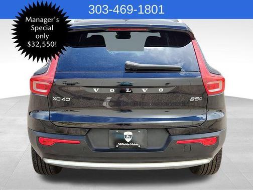 2025 Volvo XC40 B5 Core Bright Theme