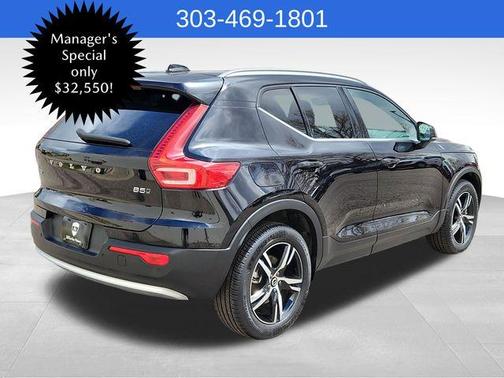 2025 Volvo XC40 B5 Core Bright Theme
