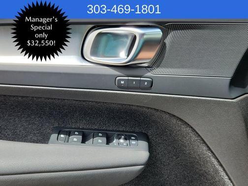 2025 Volvo XC40 B5 Core Bright Theme