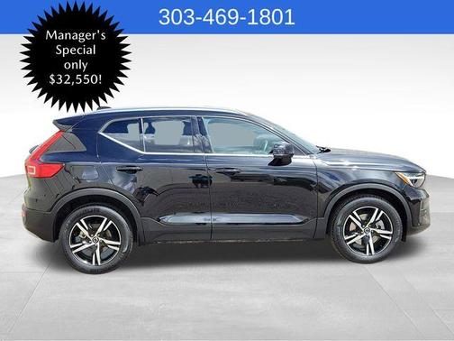 2025 Volvo XC40 B5 Core Bright Theme