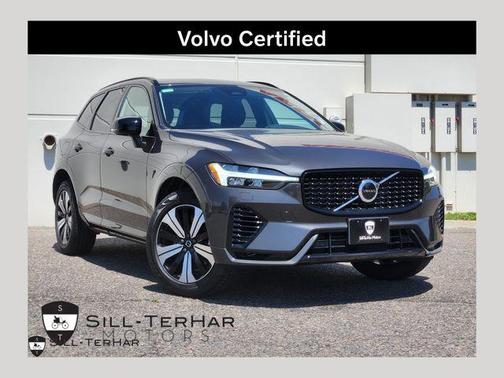 Platinum Gray Metallic 2024 Volvo XC60 Recharge Plug-In Hybrid T8 Core Dark Theme