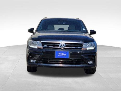 Deep Black Pearl Effect 2021 Volkswagen Tiguan 2.0T SE R-Line Black