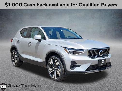 2025 Volvo XC40 B5 Ultra Bright Theme