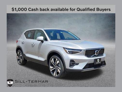 2025 Volvo XC40 B5 Ultra Bright Theme