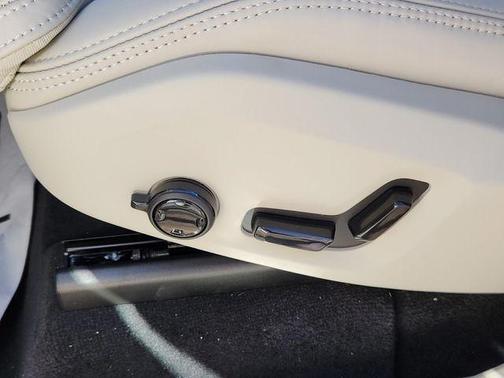 2025 Volvo XC90 B6 Ultra