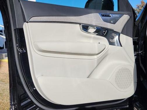 2025 Volvo XC90 B6 Ultra