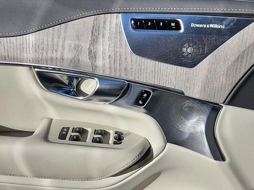 2025 Volvo XC90 B6 Ultra
