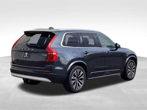 2022 Volvo XC90 T5 Momentum 7 Passenger