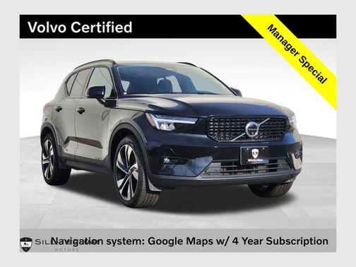 Onyx Black Metallic 2025 Volvo XC40 B5 Plus Dark Theme