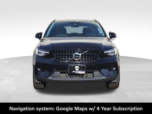 Onyx Black Metallic 2025 Volvo XC40 B5 Plus Dark Theme