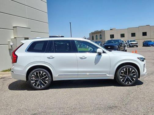 2025 Volvo XC90 B5 Core