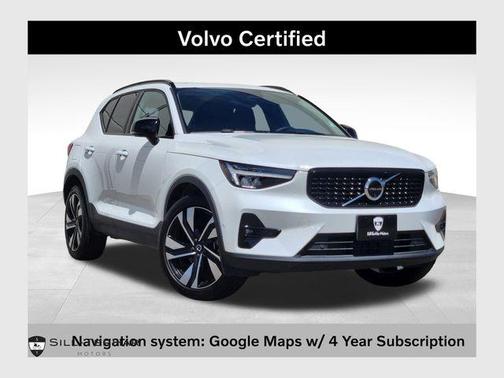 Crystal White Pearl 2025 Volvo XC40 B5 Plus Dark Theme
