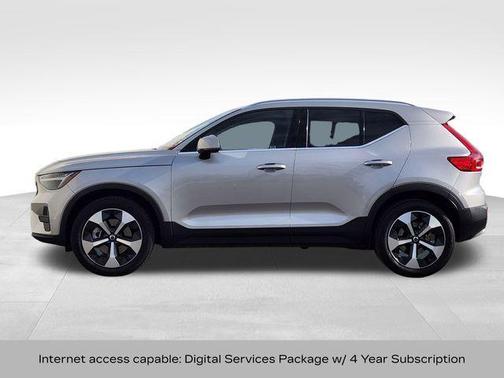 Silver 2025 Volvo XC40 B5 Core Bright Theme