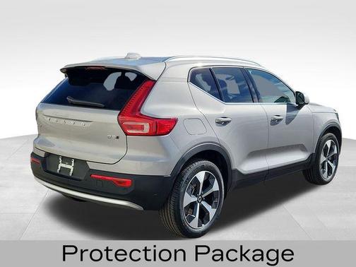 2025 Volvo XC40 B5 Core Bright Theme