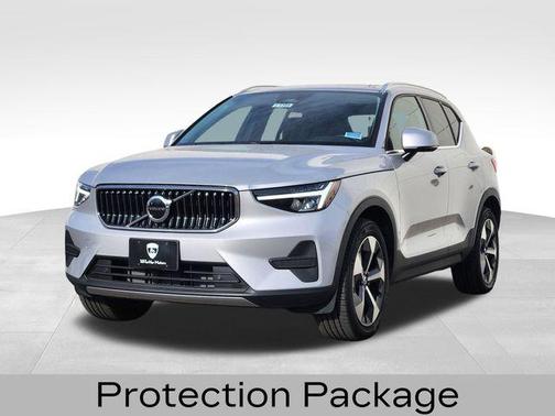 Silver 2025 Volvo XC40 B5 Core Bright Theme