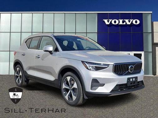 2025 Volvo XC40 B5 Core Bright Theme