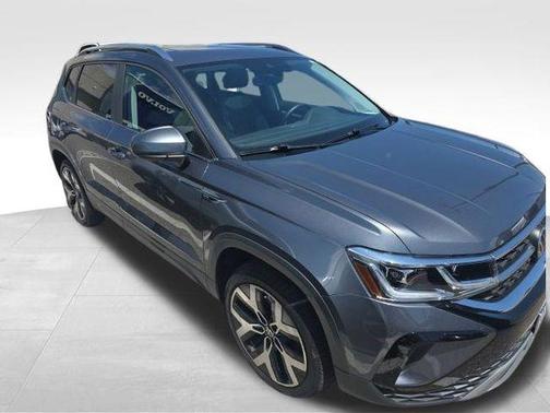 Platinum Gray Metallic 2022 Volkswagen Taos 1.5T SEL