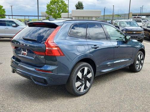 2025 Volvo XC60 Plug-In Hybrid T8 Plus