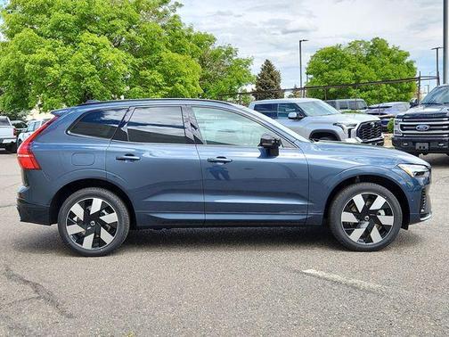2025 Volvo XC60 Plug-In Hybrid T8 Plus