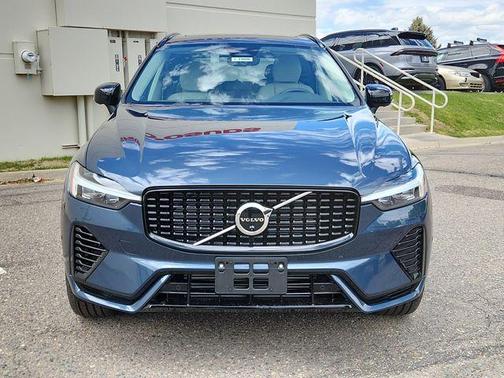 2025 Volvo XC60 Plug-In Hybrid T8 Plus