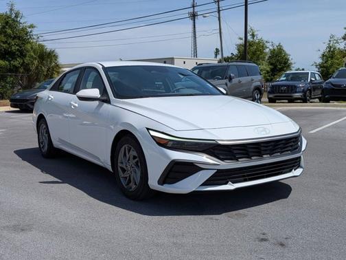 White 2024 Hyundai ELANTRA SEL