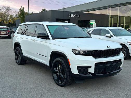 Bright White Clearcoat 2021 Jeep Grand Cherokee L Laredo