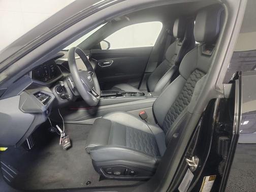 2023 Audi RS e-tron GT Base