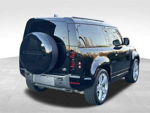 2023 Land Rover Defender SE