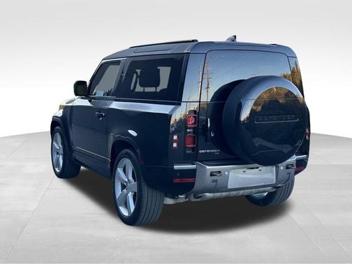 2023 Land Rover Defender SE