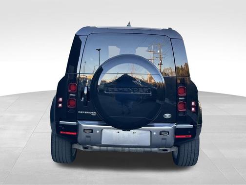 2023 Land Rover Defender SE