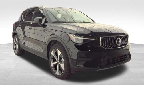 Onyx Black Metallic 2025 Volvo XC40 B5 Core Bright Theme