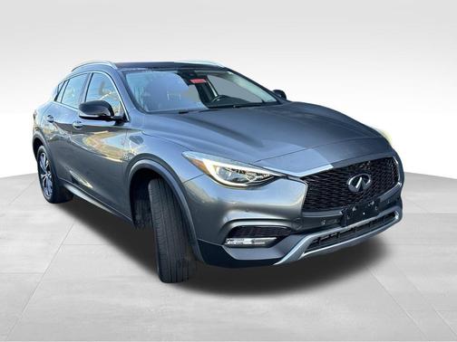 2017 INFINITI QX30 Premium