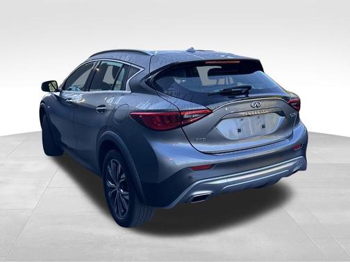 2017 INFINITI QX30 Premium