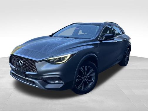 2017 INFINITI QX30 Premium