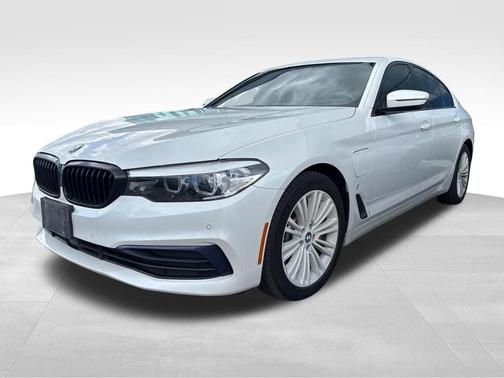 Mineral White Metallic 2019 BMW 530e xDrive iPerformance