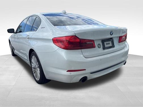 Mineral White Metallic 2019 BMW 530e xDrive iPerformance