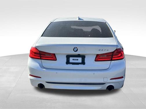 Mineral White Metallic 2019 BMW 530e xDrive iPerformance