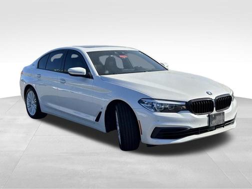 Mineral White Metallic 2019 BMW 530e xDrive iPerformance
