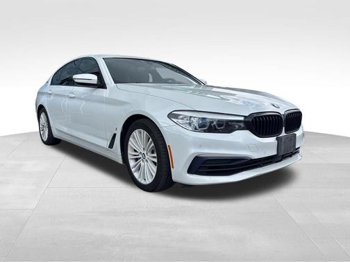 Mineral White Metallic 2019 BMW 530e xDrive iPerformance