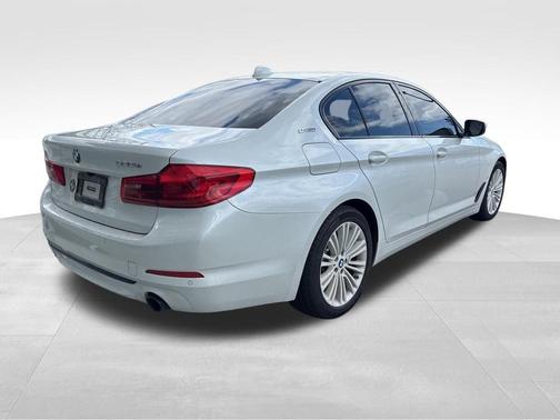 Mineral White Metallic 2019 BMW 530e xDrive iPerformance