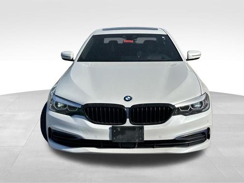 Mineral White Metallic 2019 BMW 530e xDrive iPerformance