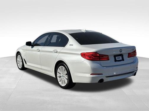 Mineral White Metallic 2019 BMW 530e xDrive iPerformance