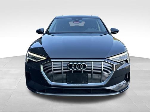 2020 Audi e-tron Premium Plus