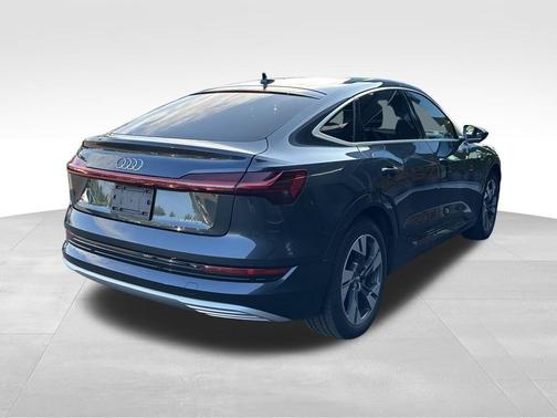 2020 Audi e-tron Premium Plus