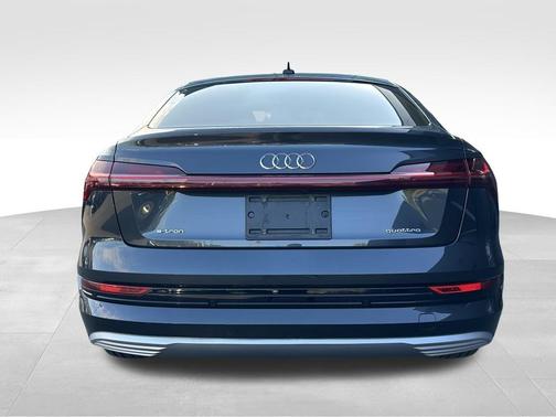 2020 Audi e-tron Premium Plus