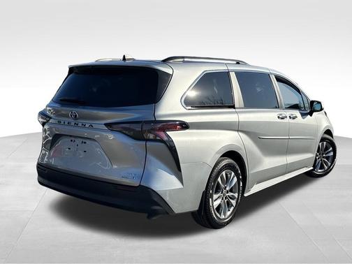 2023 Toyota Sienna XLE