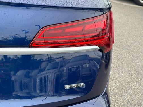 Navarra Blue Metallic 2024 Audi Q5 45 S line quattro Premium